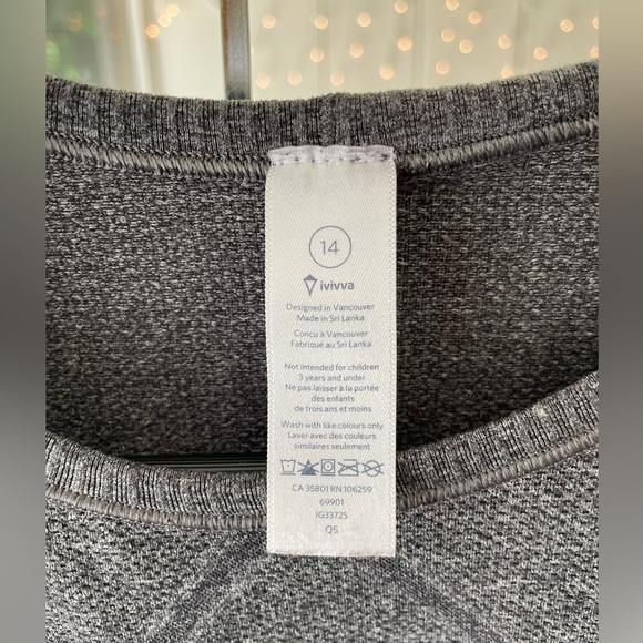 Ivivva Shirt Girls Size 14 -Swiftly Tech Gray Thumbholes Lululemon Top - Picture 4 of 7
